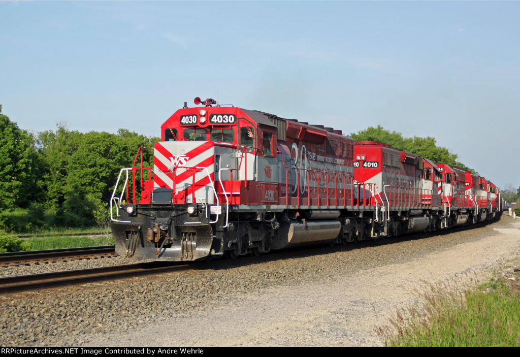 A quintet of SD40-2s led by the 30th Anniversary unit blast through with WSOR T003